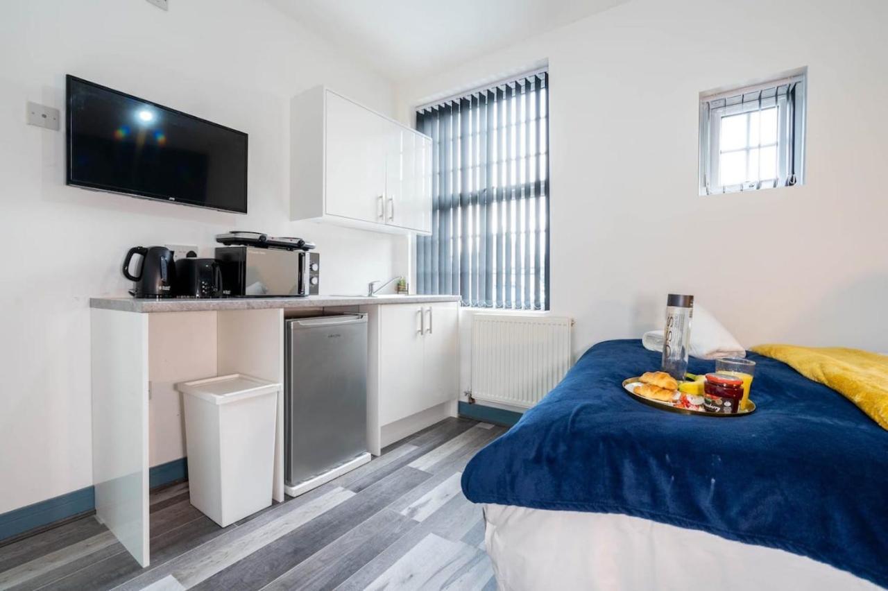 Comfy, Modern Studio With Netflix Apartment Birmingham Bagian luar foto