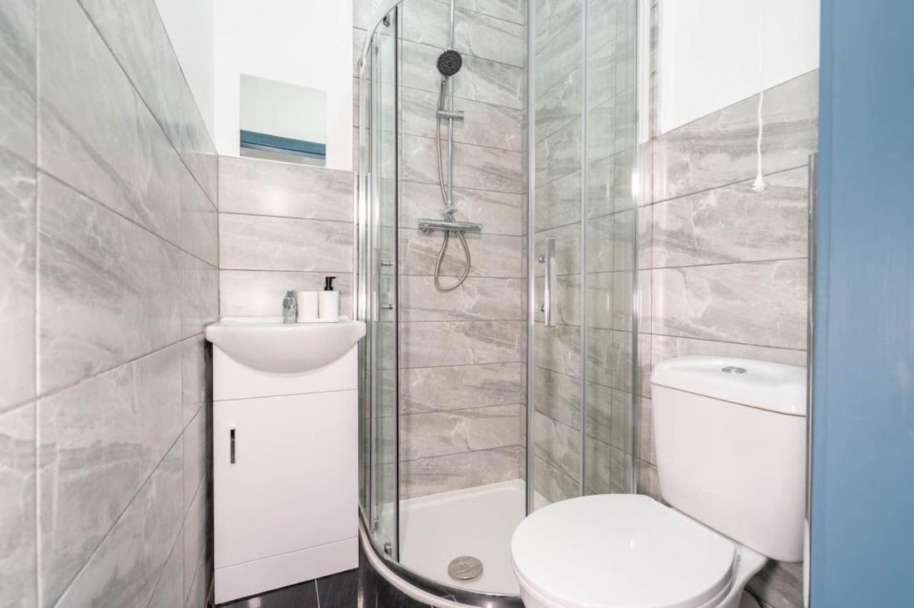 Comfy, Modern Studio With Netflix Apartment Birmingham Bagian luar foto